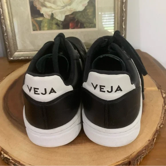 VEJA size 9 V-10 Black Leather White SolesFLAW**